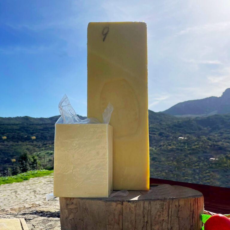 Caciocavallo (forma intera)