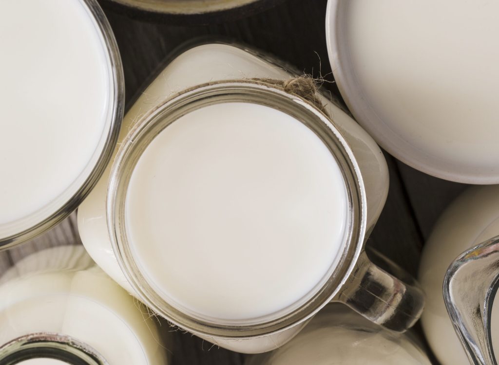 full-frame-fresh-healthy-milk-glass-container